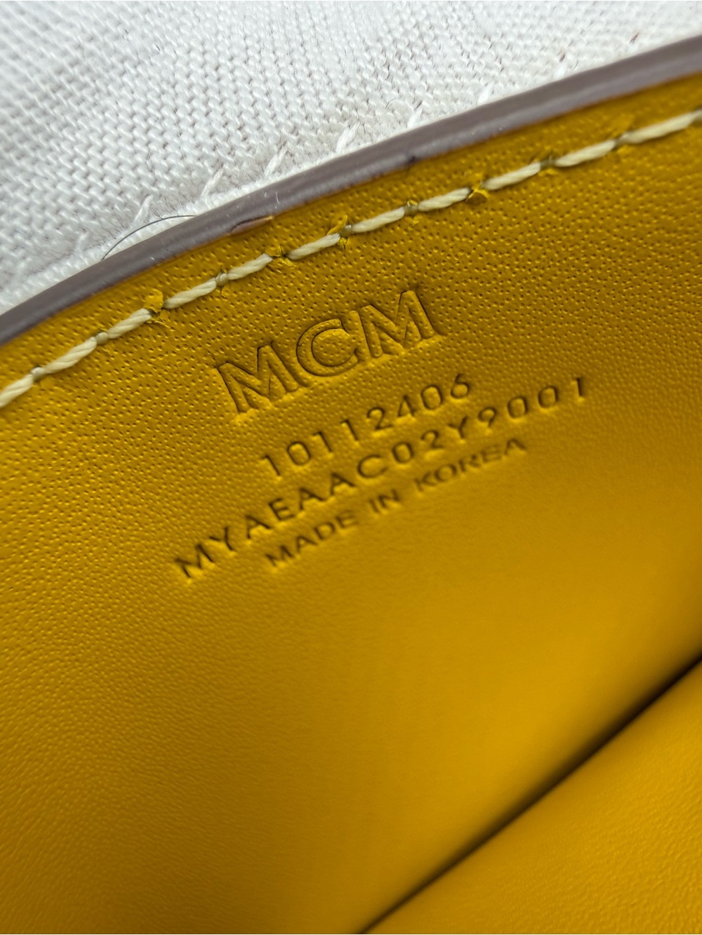 MCM HIMMEL CARD CASE IN LAURETOS LEMON GOLD - Picture 11 of 11